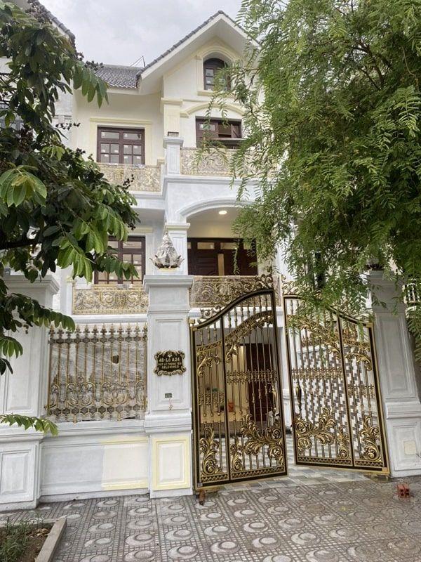 Thi công Cửa gỗ và Cầu thang gỗ Lim Lam phi nhà a Hùng Xa La