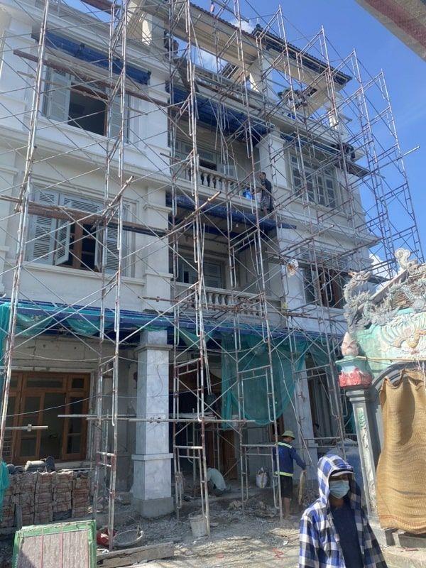 Thi công Cửa gỗ và Cầu thang gỗ Lim Lam phi nhà chú Lượng Hà Tĩnh