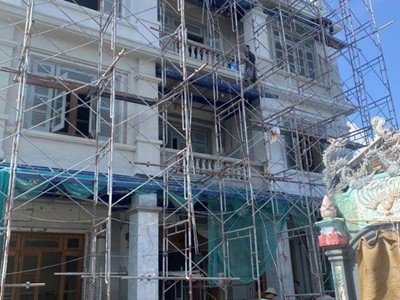 Thi công Cửa gỗ và Cầu thang gỗ Lim Lam phi nhà chú Lượng Hà Tĩnh