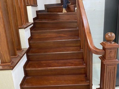 Thi công Cửa gỗ và Cầu thang gỗ Lim Lam phi nhà cô Thùy