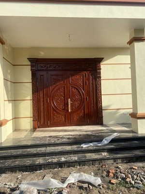 Thi công Cửa gỗ Lim Lam Phi nhà a Bắc thường tín 02