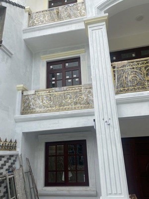 Thi công Cửa gỗ và Cầu thang gỗ Lim Lam Phi nhà a Hùng Xa La 02