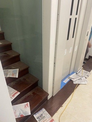 Thi công Cửa gỗ và Cầu thang gỗ Lim Lam Phi nhà a Hùng Xa La 09