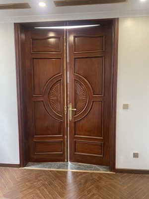 Thi công Cửa gỗ và Cầu thang gỗ Lim Lam Phi nhà chị Lan 10
