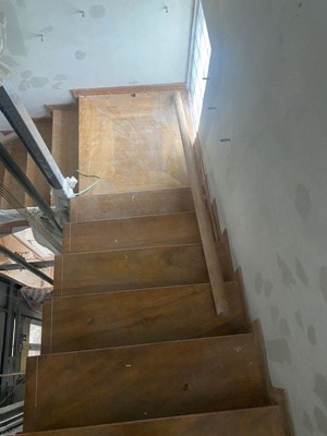 Thi công Cửa gỗ và Cầu thang gỗ Lim Lam Phi nhà chú Lượng Hà Tĩnh 05